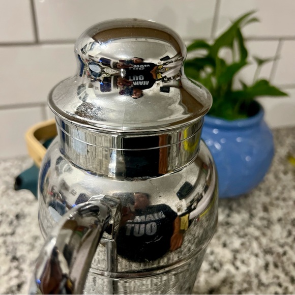 Vintage Martini Shaker Mid-Century Chrome Grapevine with a Pour spout - Picture 3 of 16